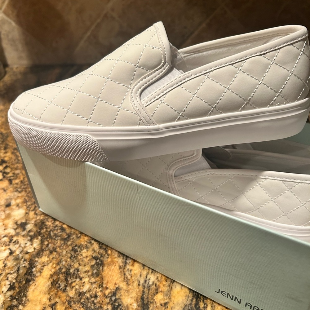 Slip-on sneakers. Diamond print